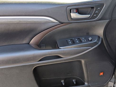Used 2019 Toyota Highlander Limited image 14