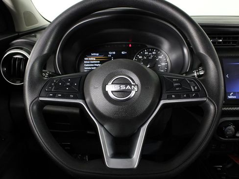 Certified 2022 Nissan Kicks SV image 10