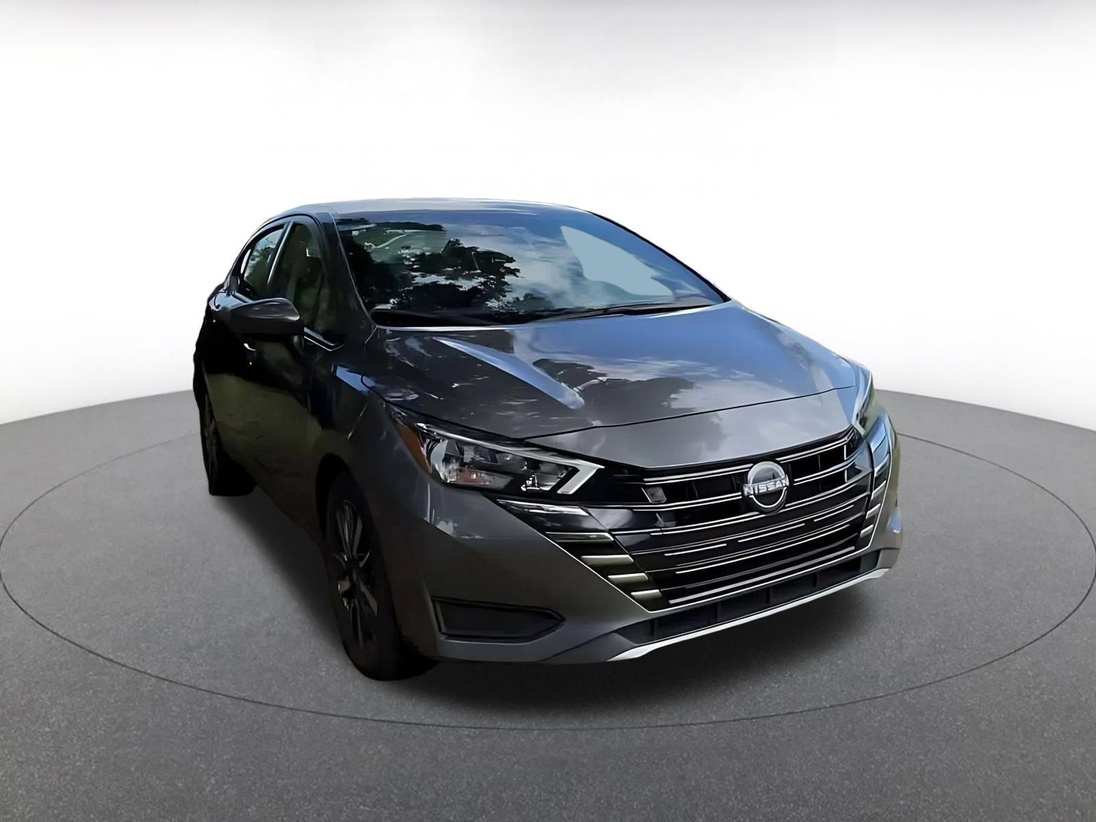 Used 2025 Nissan Versa SV FWD image 3