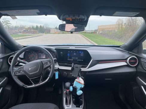 Used 2024 Chevrolet Trax RS w/ Sunroof Package image 5