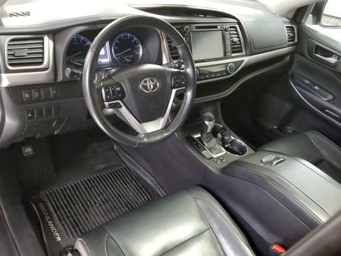 Used 2018 Toyota Highlander XLE image 11