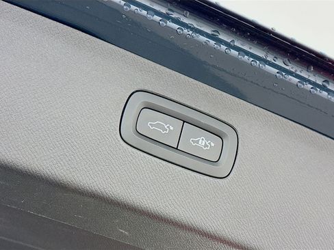 Used 2023 Volvo XC90 B6 Core w/ Protection Package Premier image 33