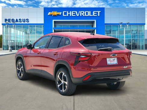 New 2026 Chevrolet Trax RS w/ Sunroof Package FWD image 4