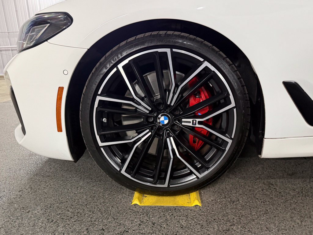 Used 2023 BMW M550i xDrive w/ Executive Package AWD/4WD image 15