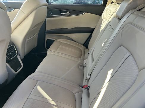 Used 2020 Lincoln Nautilus Reserve w/ Equipment Group 201A image 9