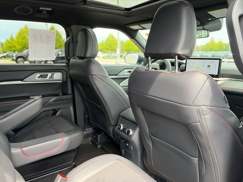 Used 2025 Ford Explorer ST w/ Sun And Sound Package AWD/4WD image 36