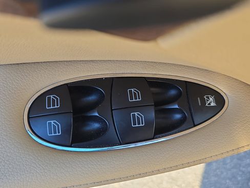 Used 2008 Mercedes-Benz E 350 Sedan image 27