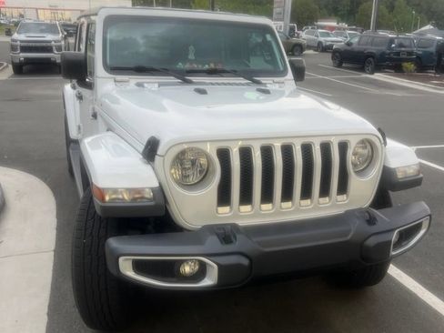 Used 2019 Jeep Wrangler Unlimited Sahara AWD/4WD image 2
