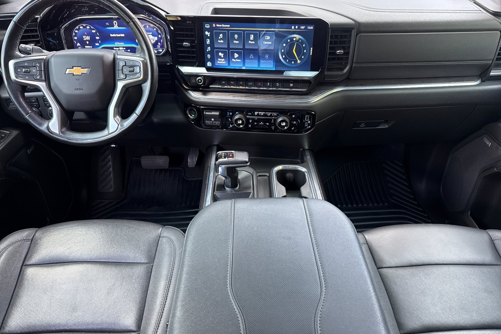 Used 2023 Chevrolet Silverado 1500 LTZ w/ LTZ Convenience Package II AWD/4WD image 17