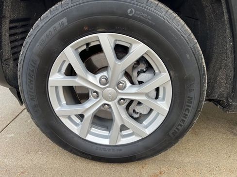 Used 2023 Jeep Grand Cherokee Limited w/ Luxury Tech Group II image 10