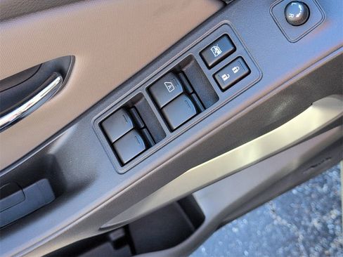 Used 2024 Nissan Frontier SV w/ SV Convenience Package image 16