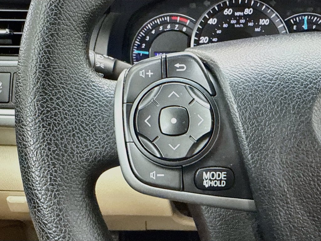Used 2014 Toyota Camry LE FWD image 11