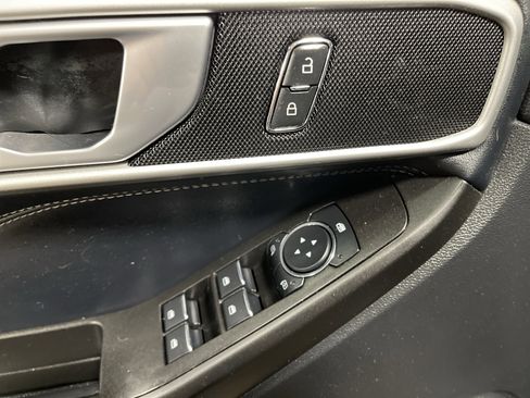 Used 2020 Ford Explorer XLT w/ Equipment Group 202A image 8