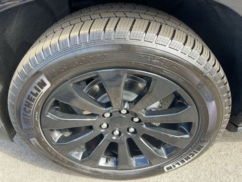 Used 2021 Chevrolet Suburban Premier w/ Premium Package image 37