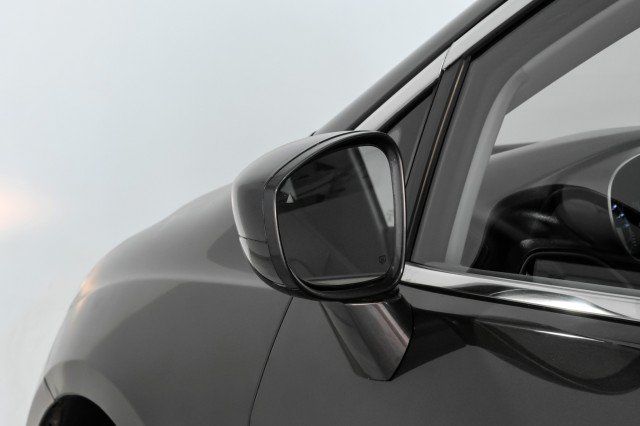 Used 2019 Chrysler Pacifica Touring-L FWD image 37