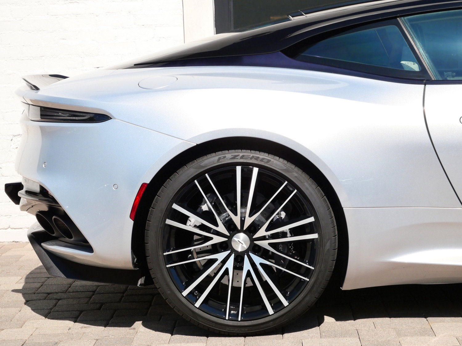 Used 2021 Aston Martin DBS Superleggera RWD image 16