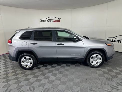 Used 2017 Jeep Cherokee Sport AWD/4WD image 8