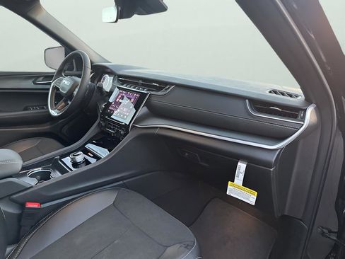 New 2025 Jeep Grand Cherokee L Altitude image 14