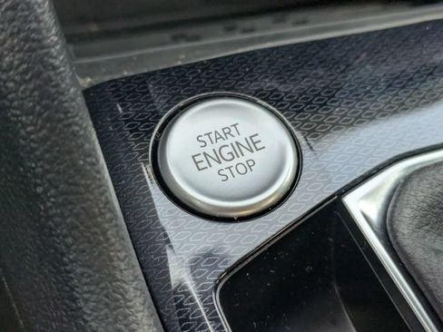 Certified 2025 Volkswagen Taos SE FWD image 31