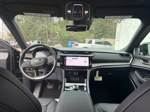 New 2026 Jeep Grand Cherokee Limited image 32