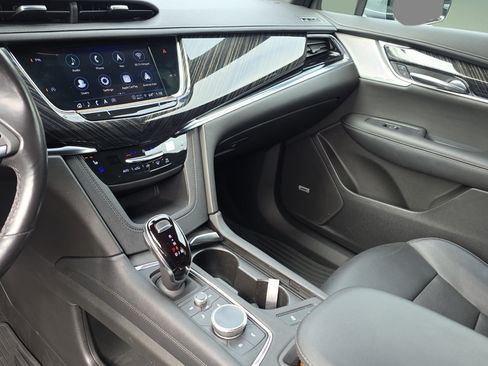 Used 2022 Cadillac XT6 Premium Luxury AWD/4WD image 17