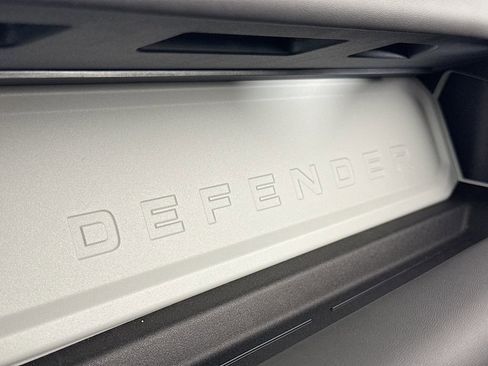Used 2024 Land Rover Defender 110 SE image 21
