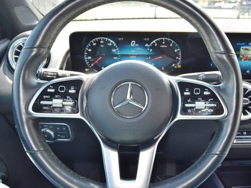 Used 2022 Mercedes-Benz GLB 250 4MATIC w/ Premium Package Lite image 22