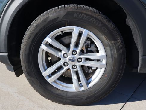 Used 2023 Ford Explorer XLT w/ Equipment Group 202A image 33