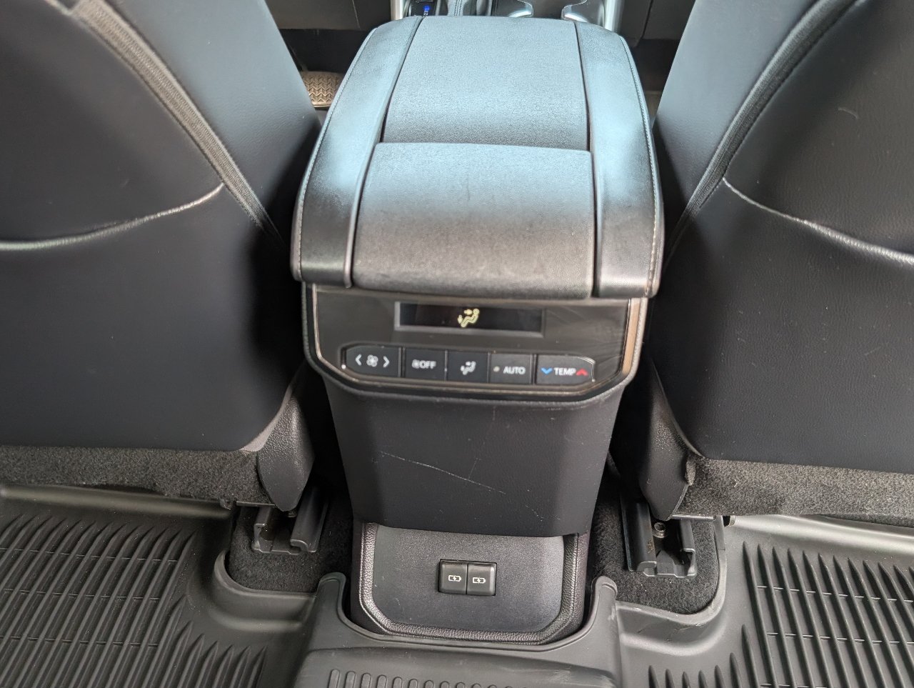 Used 2022 Toyota Highlander XLE FWD image 8