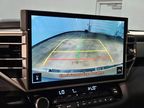 Used 2025 Toyota Tundra Limited AWD/4WD image 30
