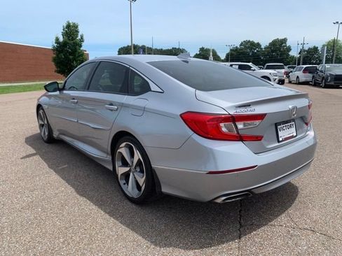 Used 2018 Honda Accord Touring image 5