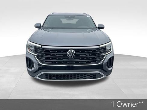Used 2025 Volkswagen Atlas Cross Sport SE image 2