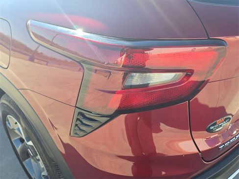 Used 2025 Chevrolet Trax LT w/ LT Convenience Package image 34