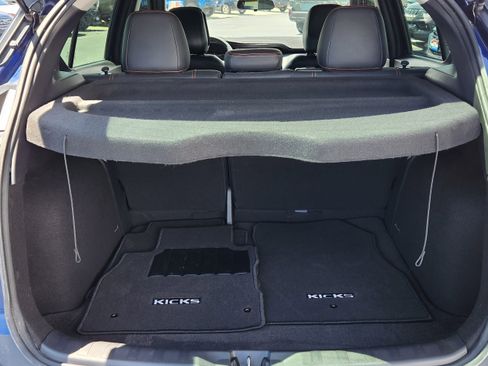 Used 2019 Nissan Kicks SR w/ SR Premium Package FWD image 11