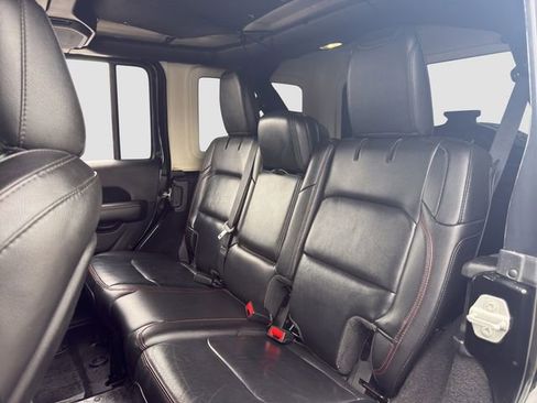 Used 2022 Jeep Wrangler Unlimited Rubicon w/ Cold Weather Group AWD/4WD image 13