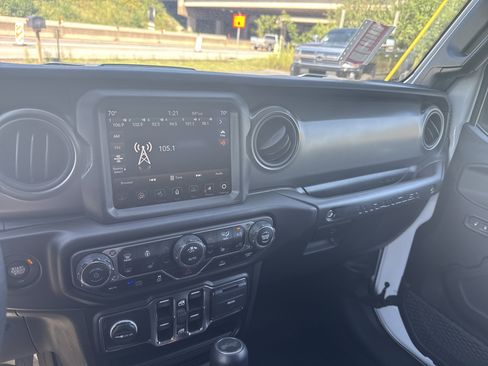 Used 2023 Jeep Wrangler Unlimited w/ Sun & Screen Package AWD/4WD image 23