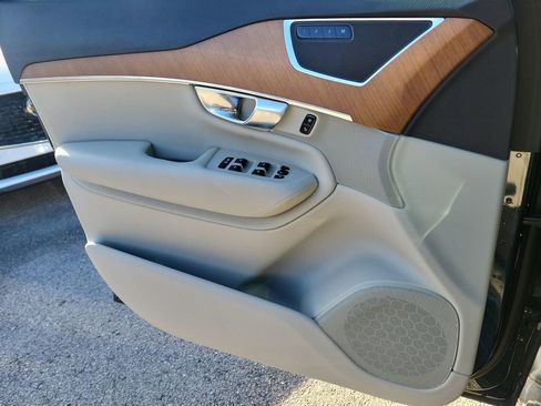 Used 2022 Volvo XC90 T6 Momentum w/ Protection Package image 22