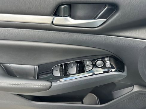 New 2025 Nissan Altima 2.5 SL image 12