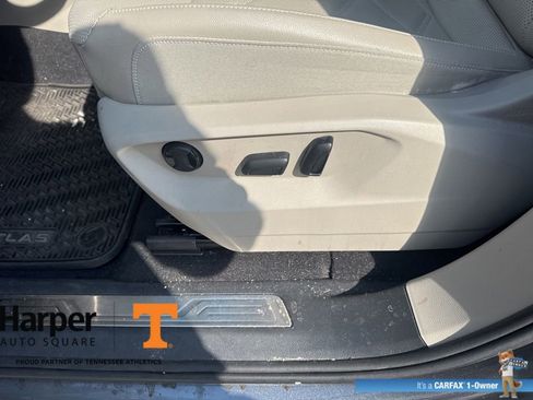 Used 2024 Volkswagen Atlas SE w/ Panoramic Sunroof Package image 18