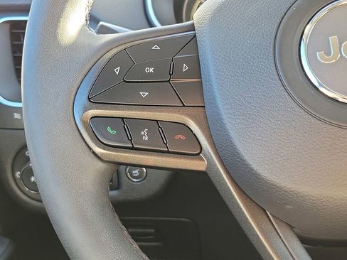 Used 2022 Jeep Cherokee Trailhawk w/ Technology Group B image 13