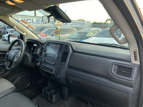 Used 2021 Nissan Titan S image 16