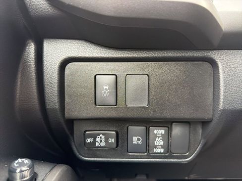 Used 2022 Toyota Tacoma TRD Off-Road AWD/4WD image 19