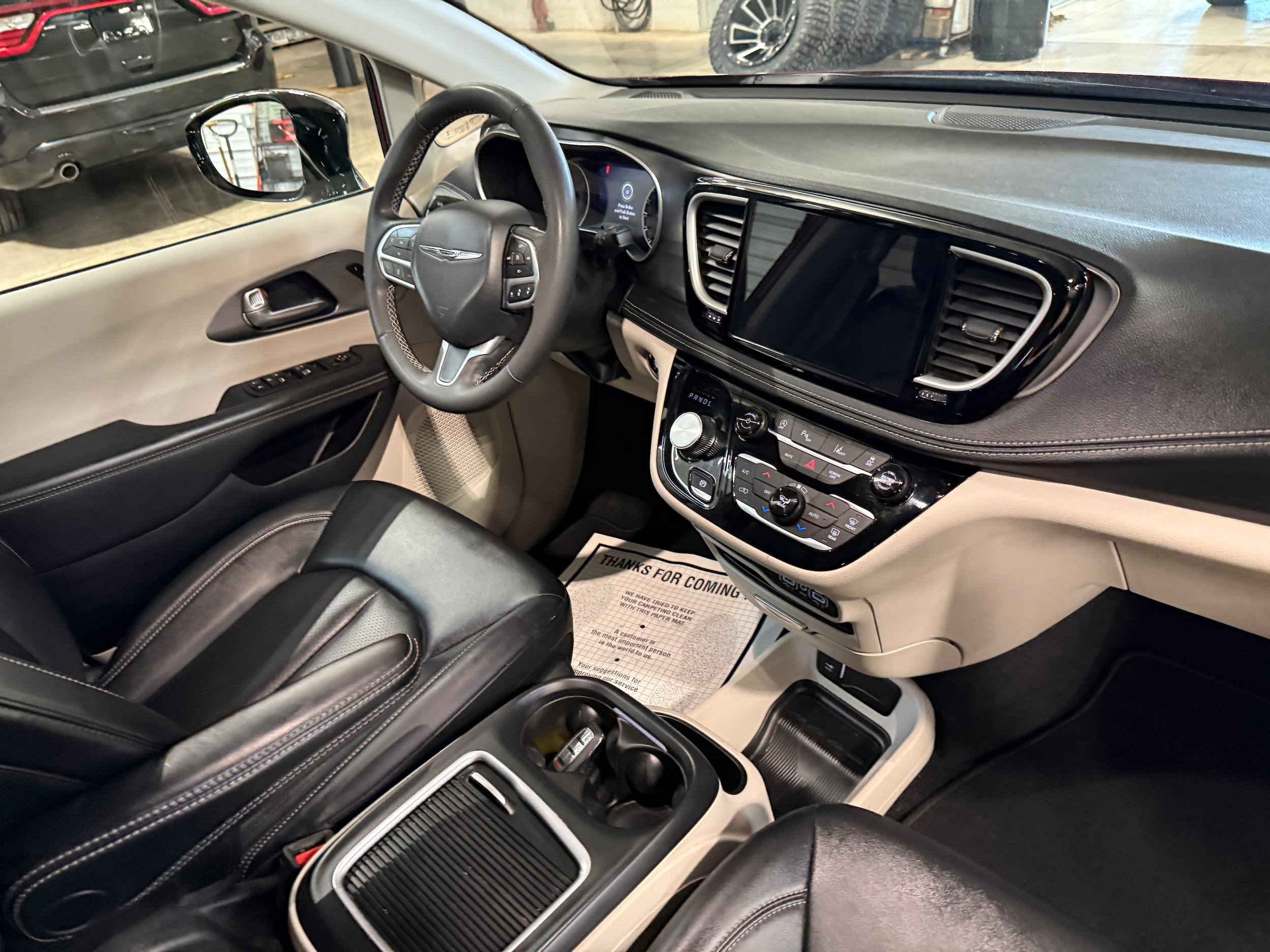 Certified 2024 Chrysler Pacifica Touring-L AWD/4WD image 11