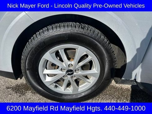 Used 2022 Kia Carnival LX image 30