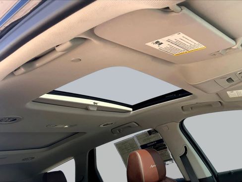 Used 2018 Buick Enclave Avenir w/ Avenir Technology Package FWD image 14