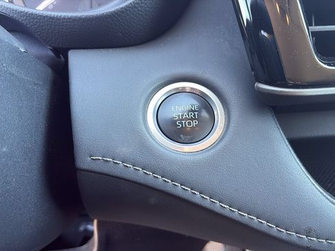Used 2024 Toyota Highlander LE AWD/4WD image 20