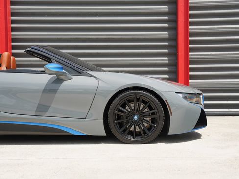 Used 2019 BMW i8 Roadster AWD/4WD image 4