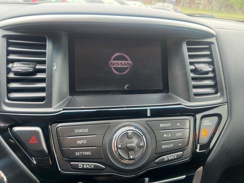 Used 2015 Nissan Pathfinder SV FWD image 31