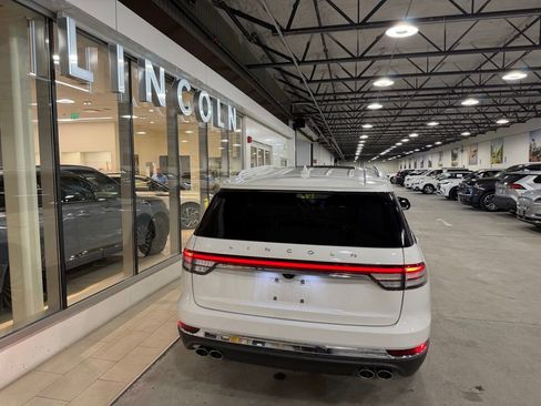 Used 2023 Lincoln Aviator Reserve w/ Elements Package Plus AWD/4WD image 10