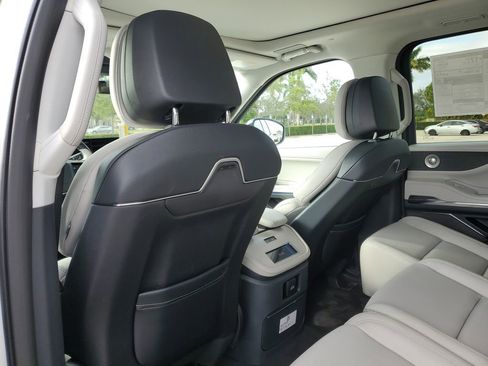 New 2025 Lincoln Navigator Reserve AWD/4WD image 10